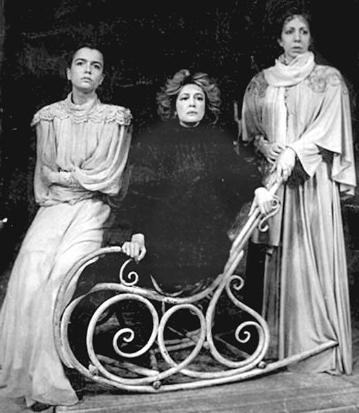 Галина Волчек. В зеркале нелепом и трагическом Галина Волчек. В зеркале нелепом и трагическом