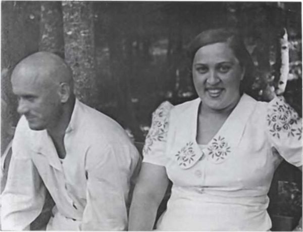Записки из чемодана. Тайные дневники первого председателя КГБ, найденные через 25 лет после его смерти Записки из чемодана. Тайные дневники первого председателя КГБ, найденные через 25 лет после его смерти