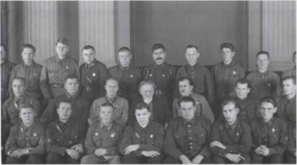 Записки из чемодана. Тайные дневники первого председателя КГБ, найденные через 25 лет после его смерти Записки из чемодана. Тайные дневники первого председателя КГБ, найденные через 25 лет после его смерти
