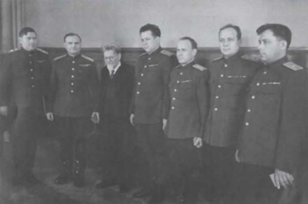 Записки из чемодана. Тайные дневники первого председателя КГБ, найденные через 25 лет после его смерти Записки из чемодана. Тайные дневники первого председателя КГБ, найденные через 25 лет после его смерти