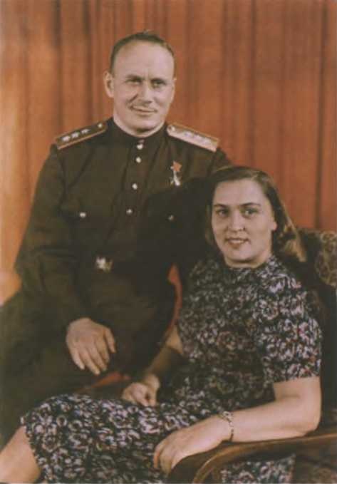 Записки из чемодана. Тайные дневники первого председателя КГБ, найденные через 25 лет после его смерти Записки из чемодана. Тайные дневники первого председателя КГБ, найденные через 25 лет после его смерти