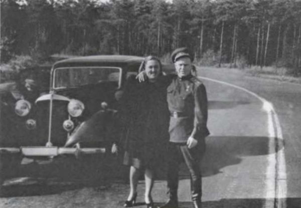 Записки из чемодана. Тайные дневники первого председателя КГБ, найденные через 25 лет после его смерти Записки из чемодана. Тайные дневники первого председателя КГБ, найденные через 25 лет после его смерти