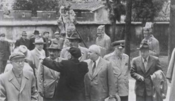 Записки из чемодана. Тайные дневники первого председателя КГБ, найденные через 25 лет после его смерти Записки из чемодана. Тайные дневники первого председателя КГБ, найденные через 25 лет после его смерти