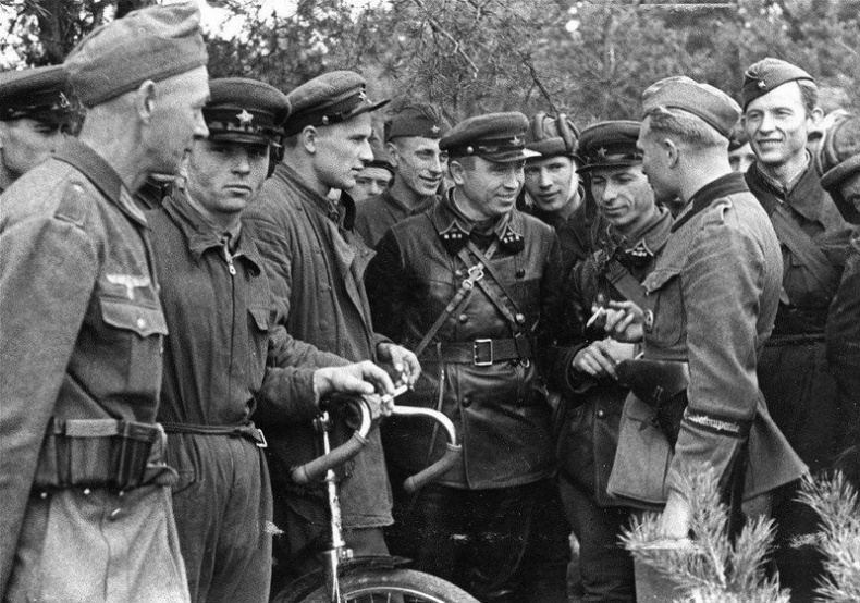 Еврейское счастье Арона-Сапожника. Сапоги для Парада Победы Еврейское счастье Арона-Сапожника. Сапоги для Парада Победы