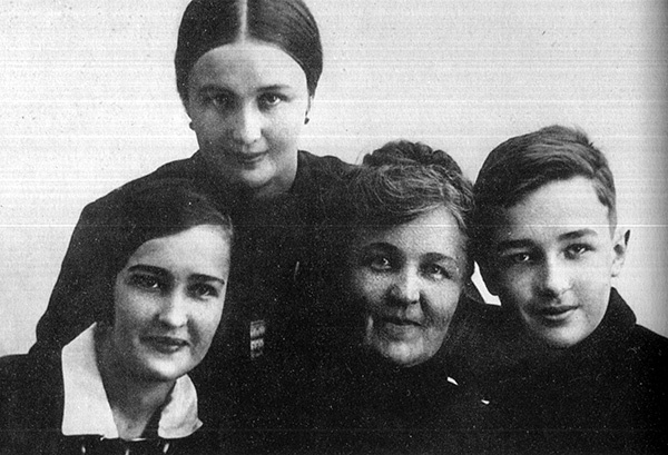 Тайны советской кухни. Книга о еде и надежде Тайны советской кухни. Книга о еде и надежде