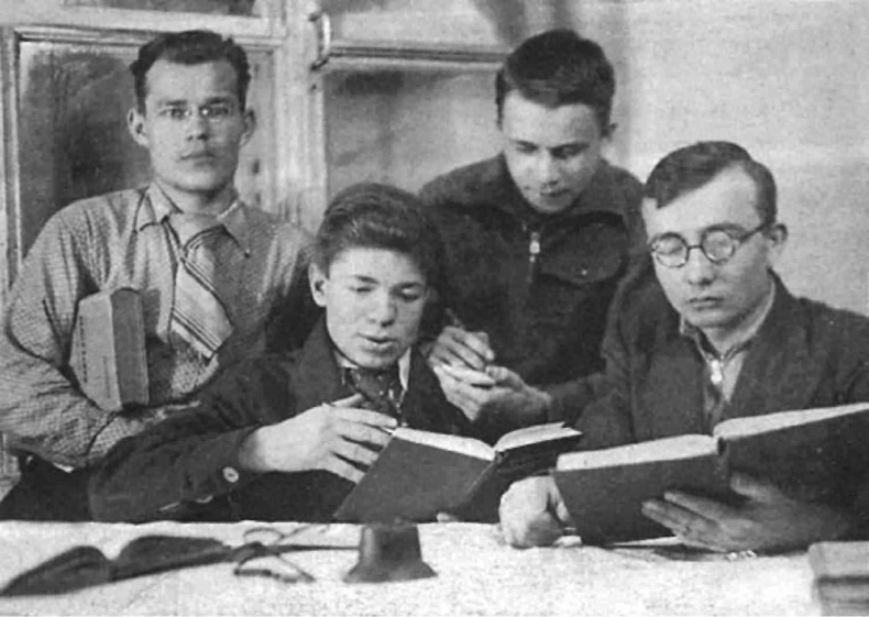 Хроника рядового разведчика. Фронтовая разведка в годы Великой Отечественной войны. 1943-1945 гг Хроника рядового разведчика. Фронтовая разведка в годы Великой Отечественной войны. 1943-1945 гг