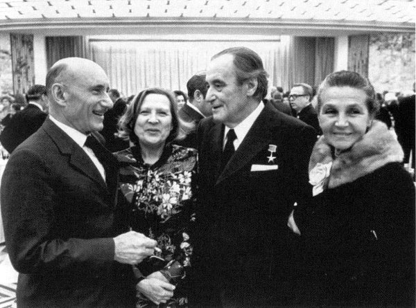 Катаев. Погоня за вечной весной Катаев. Погоня за вечной весной