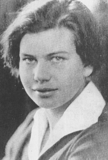 Я видела детство и юность XX века Я видела детство и юность XX века
