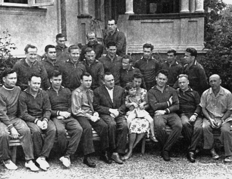 Путь к звездам. Из истории советской космонавтики Путь к звездам. Из истории советской космонавтики