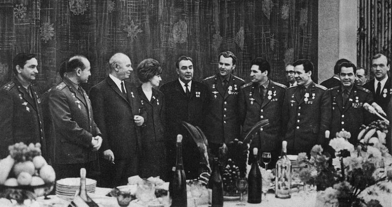 Путь к звездам. Из истории советской космонавтики Путь к звездам. Из истории советской космонавтики