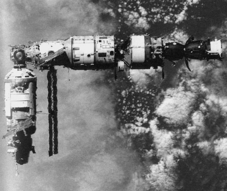 Путь к звездам. Из истории советской космонавтики Путь к звездам. Из истории советской космонавтики