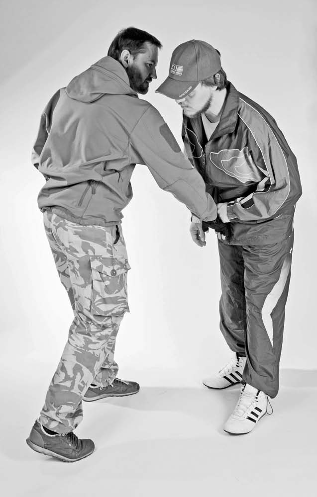 Самозащита без оружия. Как победить в драке на улице, не владея боевыми искусствами Самозащита без оружия. Как победить в драке на улице, не владея боевыми искусствами