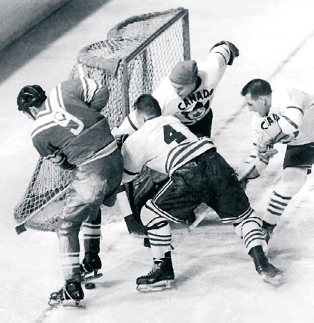 Стенка на стенку. Хоккейное противостояние Канада-Россия Стенка на стенку. Хоккейное противостояние Канада-Россия