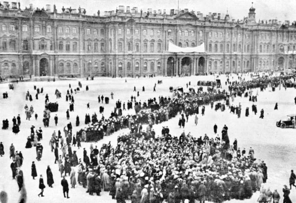 Быть императрицей. Повседневная жизнь на троне Быть императрицей. Повседневная жизнь на троне