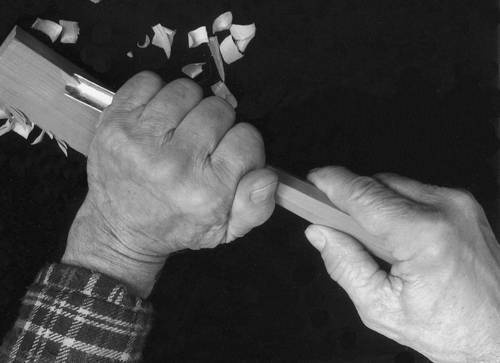 Уроки искусного резчика. Вырезаем из дерева фигурки людей и животных, посуду, статуэтки Уроки искусного резчика. Вырезаем из дерева фигурки людей и животных, посуду, статуэтки