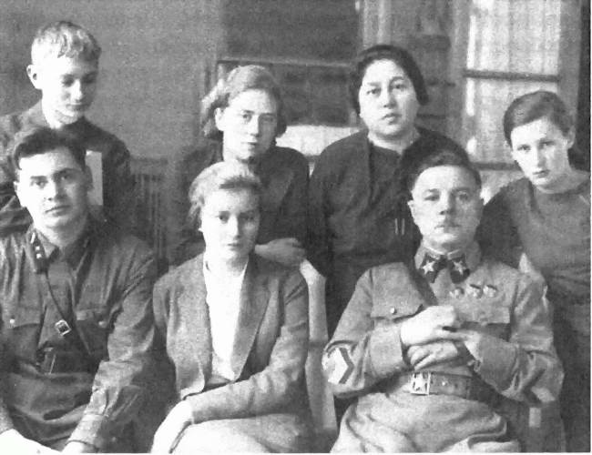 Клим Ворошилов. Первый Маршал страны Советов. Друг Сталина, враг Хрущева Клим Ворошилов. Первый Маршал страны Советов. Друг Сталина, враг Хрущева