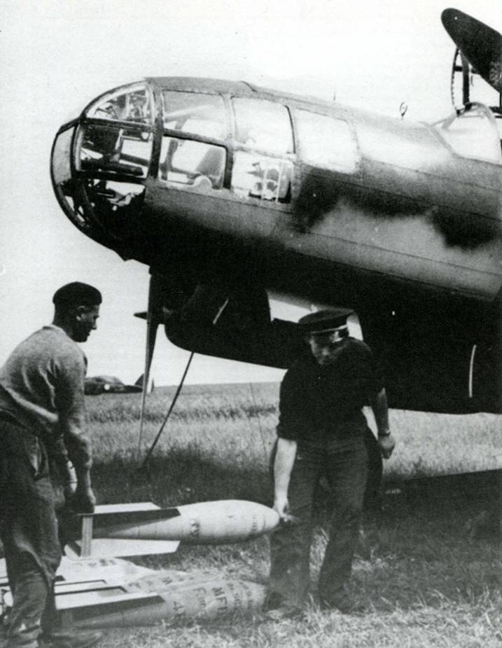 Бомбардировщики союзников 1939-1945. Справочник-определитель самолетов Бомбардировщики союзников 1939-1945. Справочник-определитель самолетов