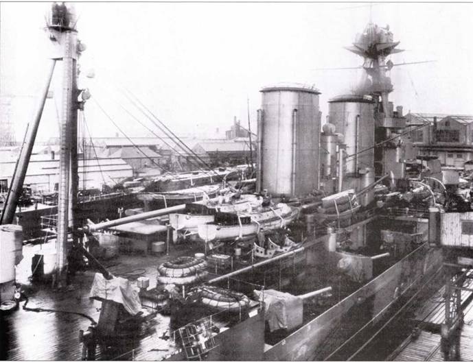 Британский линейный крейсер «Hood» Крупным планом Британский линейный крейсер «Hood» Крупным планом