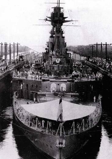 Британский линейный крейсер «Hood» Крупным планом Британский линейный крейсер «Hood» Крупным планом