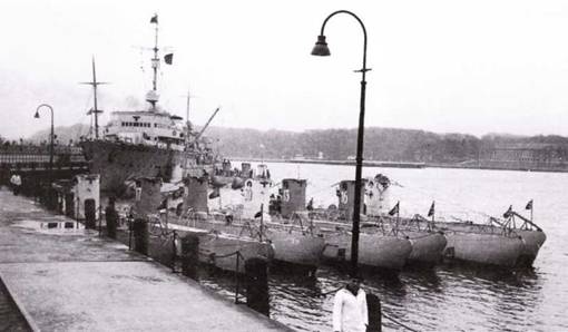 Германские субмарины Тип II крупным планом Германские субмарины Тип II крупным планом