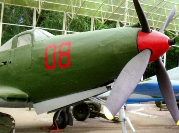 ИСТРЕБИТЕЛЬ P-63 «КИНГКОБРА» ИСТРЕБИТЕЛЬ P-63 «КИНГКОБРА»
