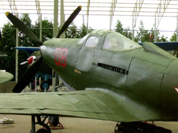 ИСТРЕБИТЕЛЬ P-63 «КИНГКОБРА» ИСТРЕБИТЕЛЬ P-63 «КИНГКОБРА»
