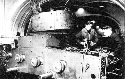 "Танки, вперед". Курьезы танковой войны в битве за Ленинград 1941-1944 гг. "Танки, вперед". Курьезы танковой войны в битве за Ленинград 1941-1944 гг.