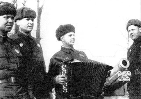 "Танки, вперед". Курьезы танковой войны в битве за Ленинград 1941-1944 гг. "Танки, вперед". Курьезы танковой войны в битве за Ленинград 1941-1944 гг.