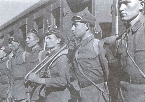 Стоять насмерть! Стоять насмерть!