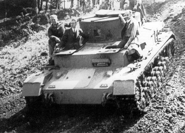 Средний танк PZ.IV. «Рабочая лошадка» Панцерваффе Средний танк PZ.IV. «Рабочая лошадка» Панцерваффе