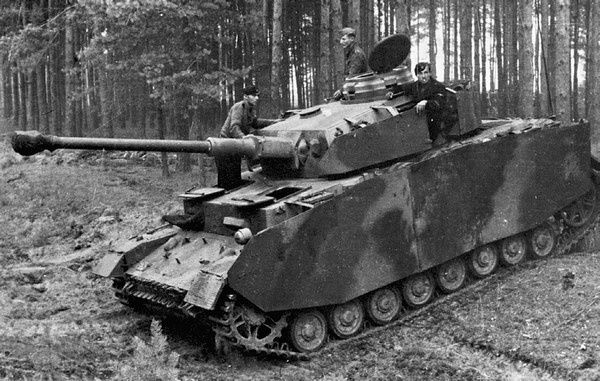 Средний танк PZ.IV. «Рабочая лошадка» Панцерваффе Средний танк PZ.IV. «Рабочая лошадка» Панцерваффе