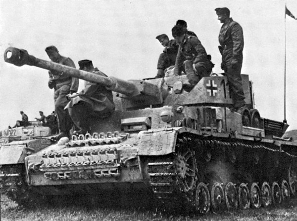 Средний танк PZ.IV. «Рабочая лошадка» Панцерваффе Средний танк PZ.IV. «Рабочая лошадка» Панцерваффе