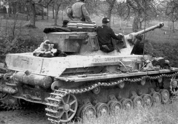 Средний танк PZ.IV. «Рабочая лошадка» Панцерваффе Средний танк PZ.IV. «Рабочая лошадка» Панцерваффе