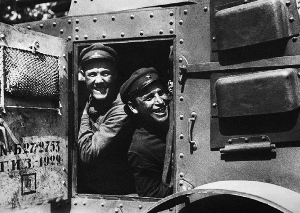 Броня на колесах. История советского бронеавтомобиля 1925-1945 гг. Броня на колесах. История советского бронеавтомобиля 1925-1945 гг.