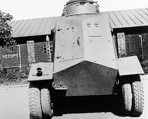 Броня на колесах. История советского бронеавтомобиля 1925-1945 гг. Броня на колесах. История советского бронеавтомобиля 1925-1945 гг.