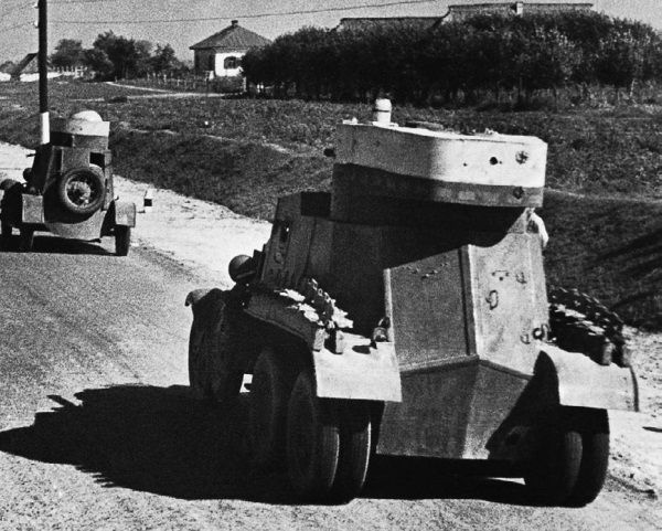 Броня на колесах. История советского бронеавтомобиля 1925-1945 гг. Броня на колесах. История советского бронеавтомобиля 1925-1945 гг.