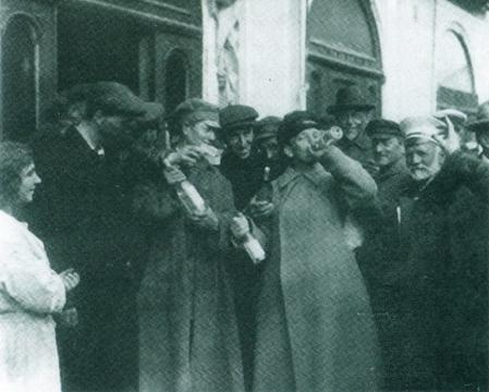 Повседневная жизнь русского кабака от Ивана Грозного до Бориса Ельцина Повседневная жизнь русского кабака от Ивана Грозного до Бориса Ельцина