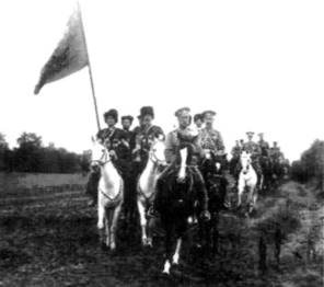 Знамена и штандарты Российской императорской армии конца XIX - начала XX в. Знамена и штандарты Российской императорской армии конца XIX - начала XX в.
