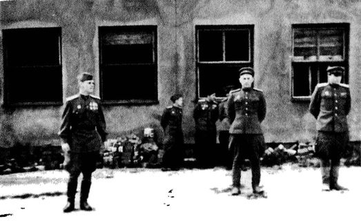 Мы бомбили Берлин и пугали Нью-Йорк! 147 боевых вылетов в тыл врага Мы бомбили Берлин и пугали Нью-Йорк! 147 боевых вылетов в тыл врага