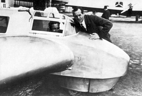 Me 163 "Komet" – истребитель "Летающих крепостей" Me 163 "Komet" – истребитель "Летающих крепостей"