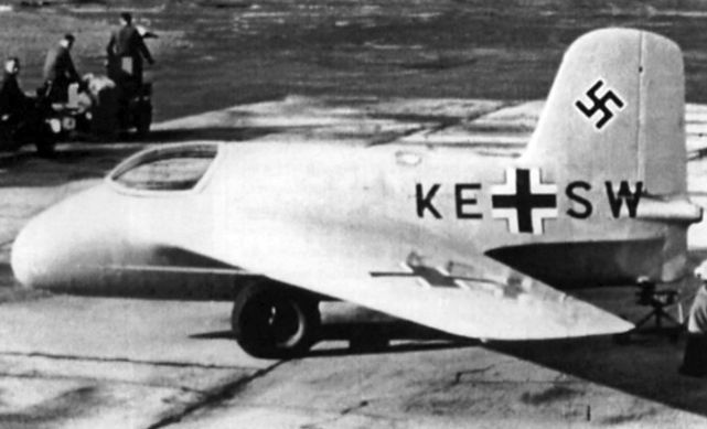 Me 163 "Komet" – истребитель "Летающих крепостей" Me 163 "Komet" – истребитель "Летающих крепостей"