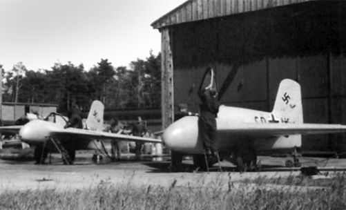Me 163 "Komet" – истребитель "Летающих крепостей" Me 163 "Komet" – истребитель "Летающих крепостей"
