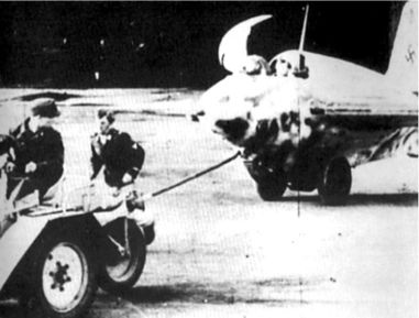 Me 163 "Komet" – истребитель "Летающих крепостей" Me 163 "Komet" – истребитель "Летающих крепостей"