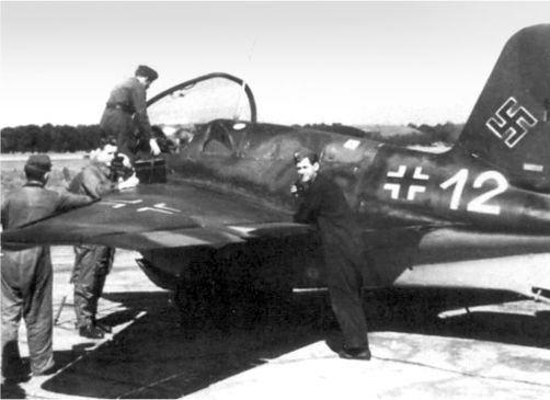 Me 163 "Komet" – истребитель "Летающих крепостей" Me 163 "Komet" – истребитель "Летающих крепостей"