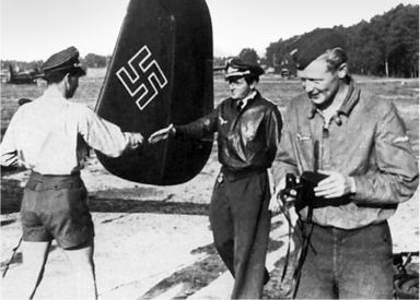 Me 163 "Komet" – истребитель "Летающих крепостей" Me 163 "Komet" – истребитель "Летающих крепостей"