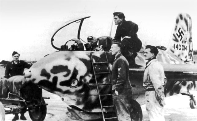 Me 163 "Komet" – истребитель "Летающих крепостей" Me 163 "Komet" – истребитель "Летающих крепостей"