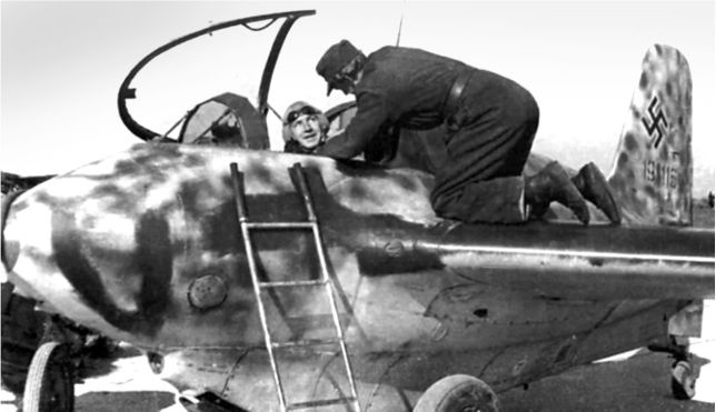 Me 163 "Komet" – истребитель "Летающих крепостей" Me 163 "Komet" – истребитель "Летающих крепостей"