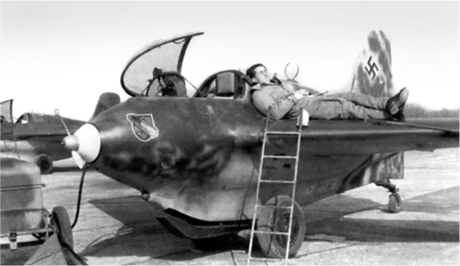 Me 163 "Komet" – истребитель "Летающих крепостей" Me 163 "Komet" – истребитель "Летающих крепостей"