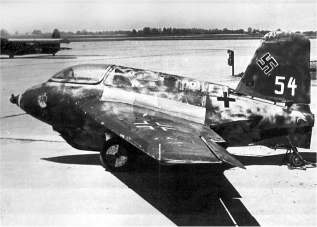 Me 163 "Komet" – истребитель "Летающих крепостей" Me 163 "Komet" – истребитель "Летающих крепостей"