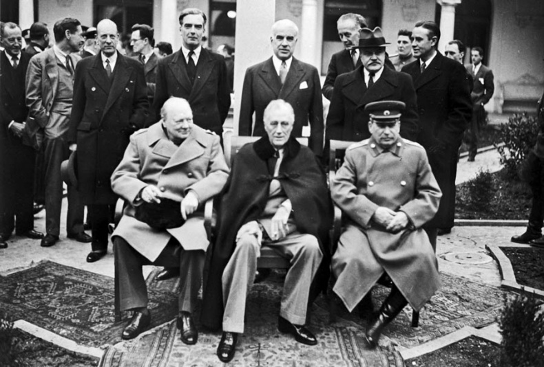 Переговоры с монстрами. Как договориться с сильными мира сего Переговоры с монстрами. Как договориться с сильными мира сего